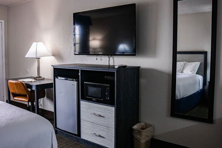 Room 33 of 39