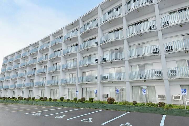 Howard Johnson by Wyndham Benton Harbor / St. Joseph