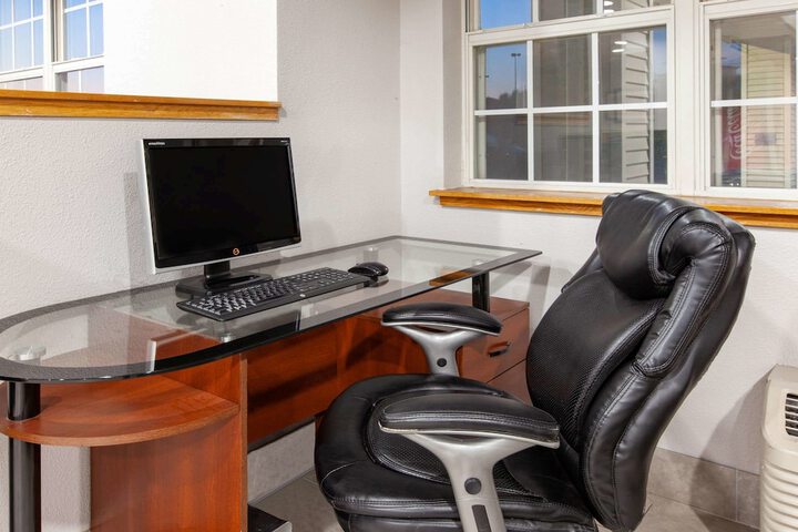 Business Center 21 of 25