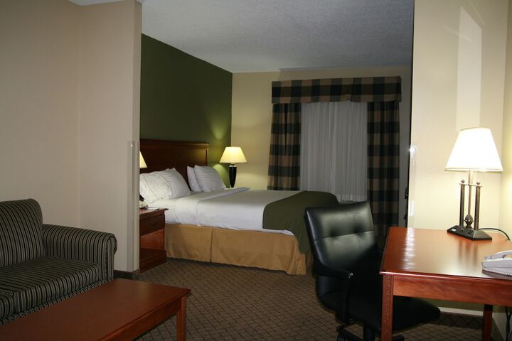 Room 17 of 38