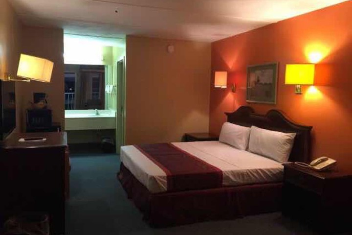 Room 18 of 28