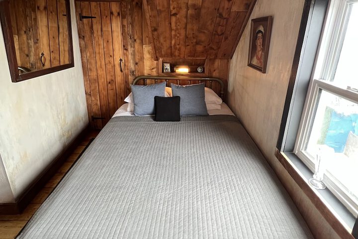 Room 17 of 59