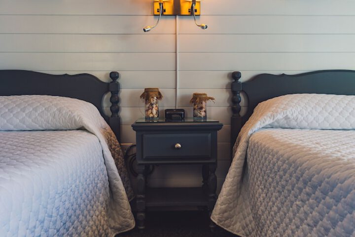 Bearskin Neck Motor Lodge
