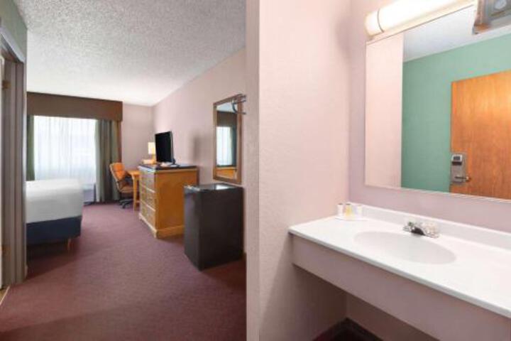Smart Choice Inn and Suites