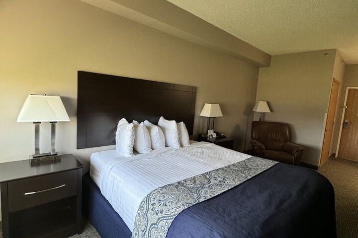 Room 6 of 25