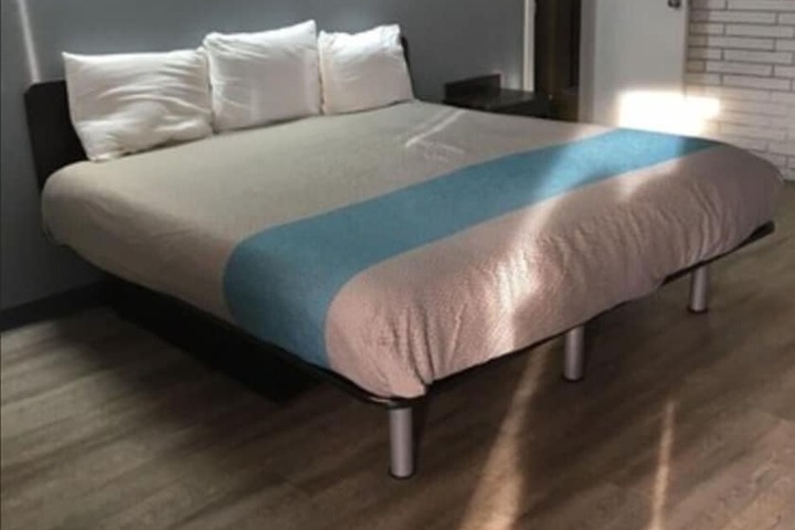 Room 11 of 18
