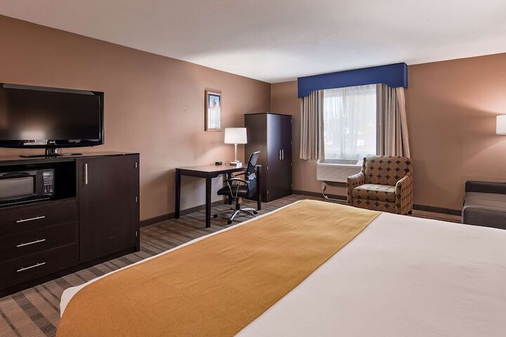 Room 4 of 24