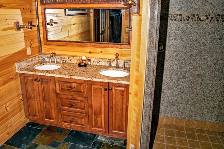 Lodges at Cresthaven