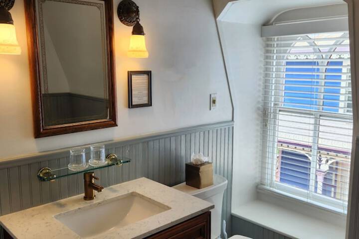 Room 8 of 50