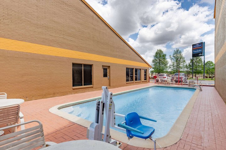 Pool 11 of 60