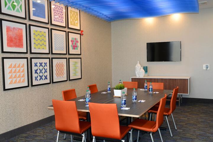 Holiday Inn Express & Suites Pittsburgh - Monroeville by IHG