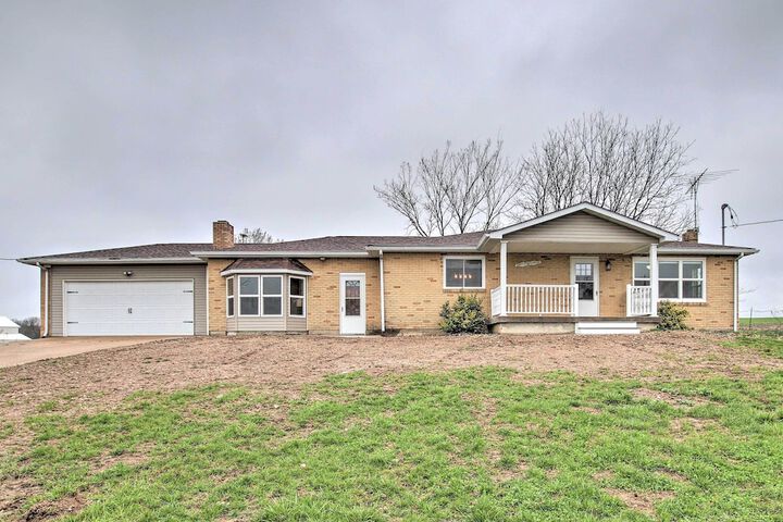 Chic Ste Genevieve Home w / Nice Interior Amenities