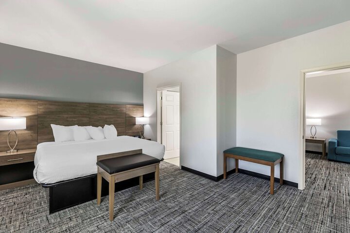 Room 27 of 41