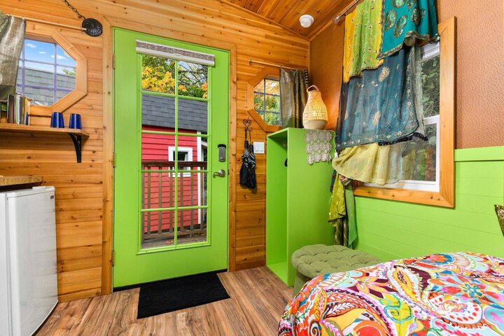 Room 128 of 152