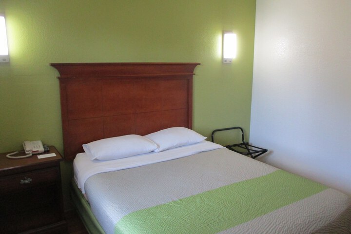 Room 23 of 37