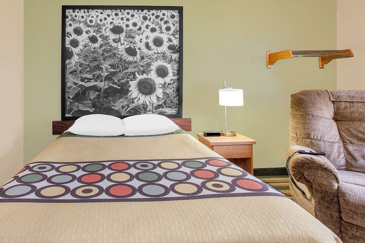 Room 4 of 15
