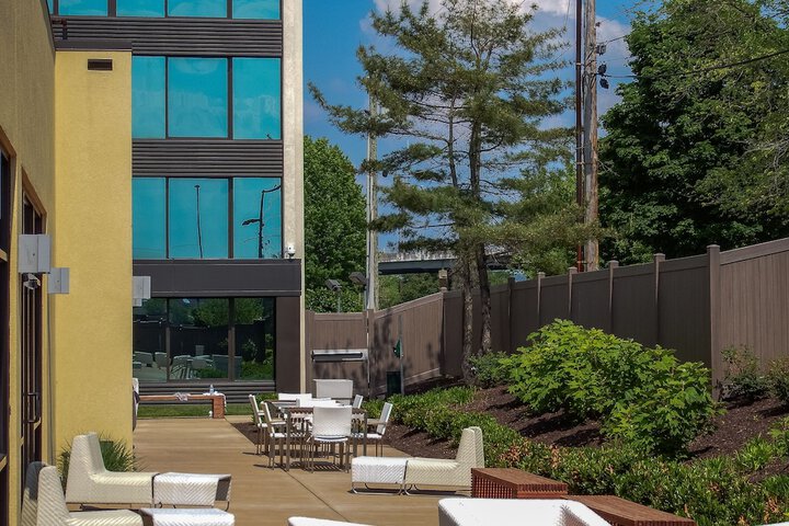Holiday Inn Hotel & Suites Charleston West by IHG