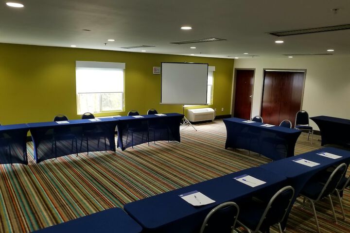 Holiday Inn Express Hotel & Suites Mebane by IHG