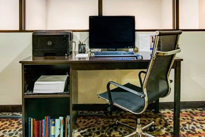 Business Center 33 of 35