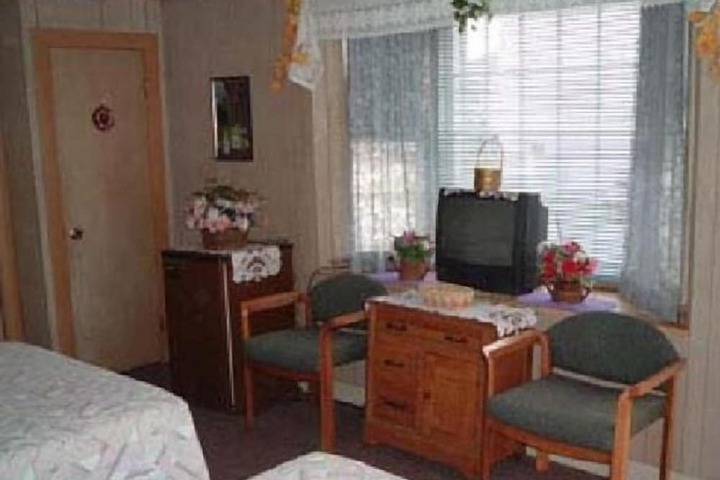 Room 4 of 7