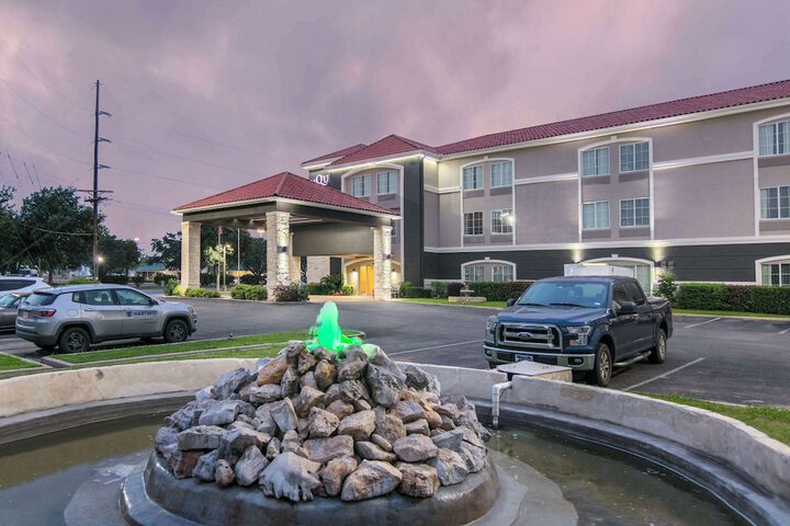 La Quinta Inn & Suites by Wyndham Fredericksburg