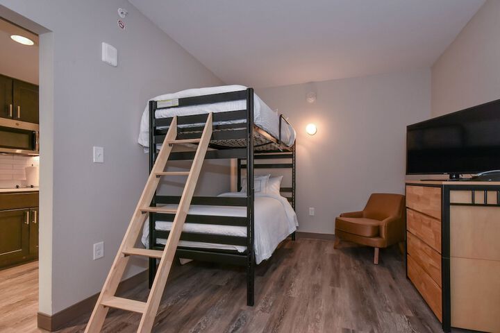 Room 35 of 62