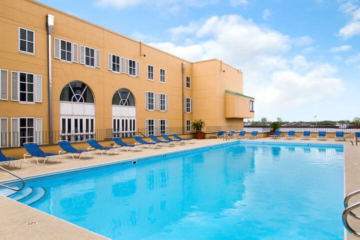 Hilton New Orleans Riverside