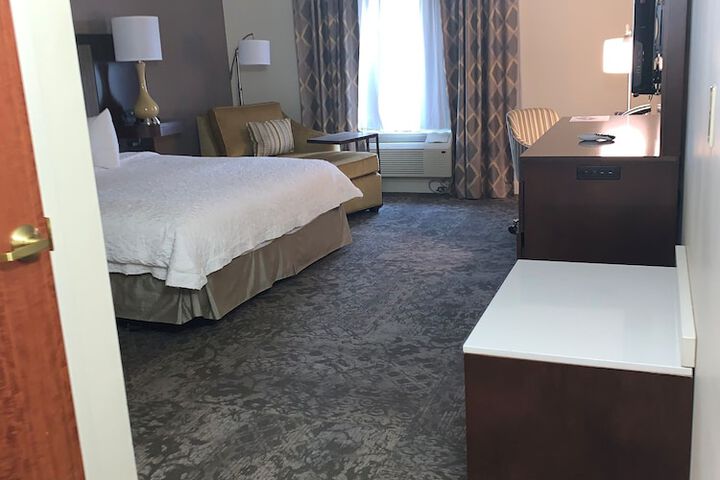 Hampton Inn & Suites Rockville Centre