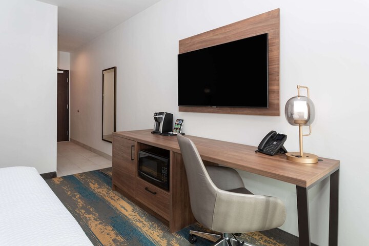 Room 48 of 59