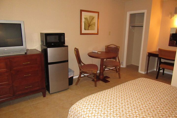 Room 10 of 32