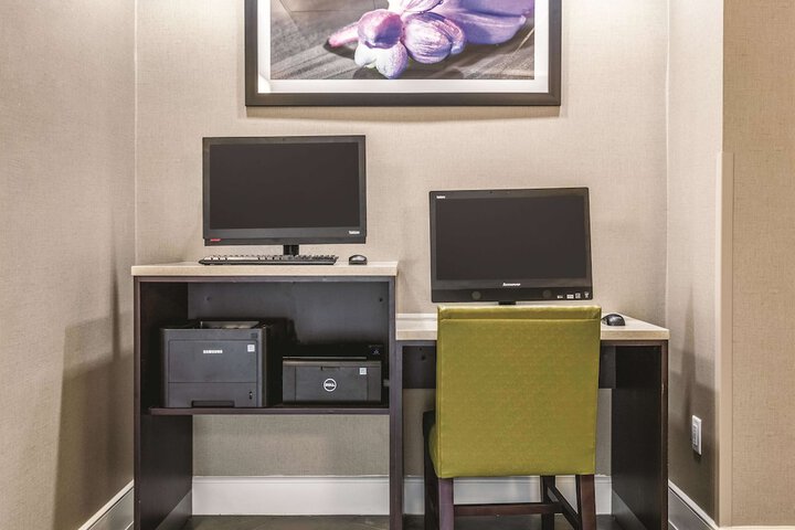 La Quinta Inn & Suites by Wyndham Alexandria Airport