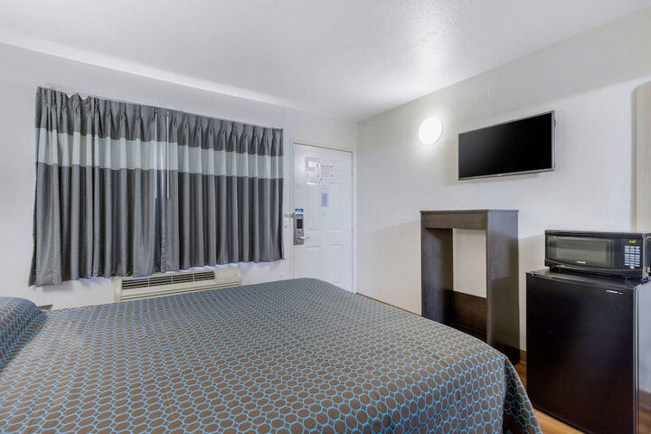 Room 13 of 29
