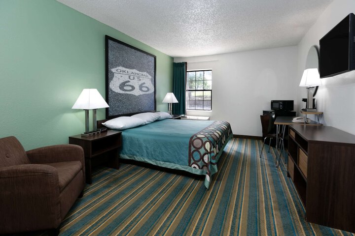 Super 8 by Wyndham Sapulpa / Tulsa Area