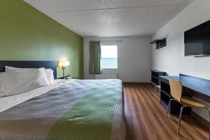 Motel 6 Warminster PA