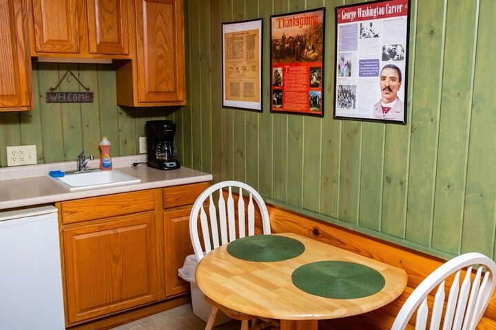 Mountain Aire Cottages Inn & Glamping