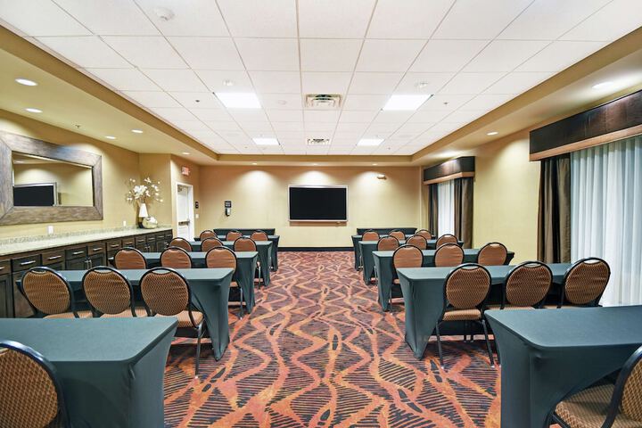 Hampton Inn & Suites Milwaukee / Franklin