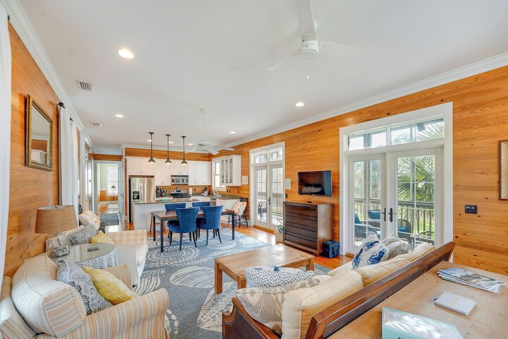 Beach & Pool Access: Peaceful St. Teresa House