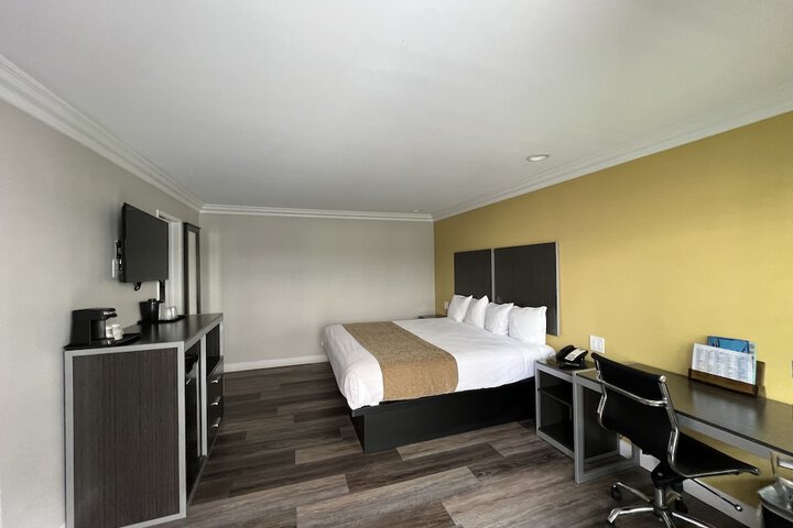 Deluxe Inn Hawthorne