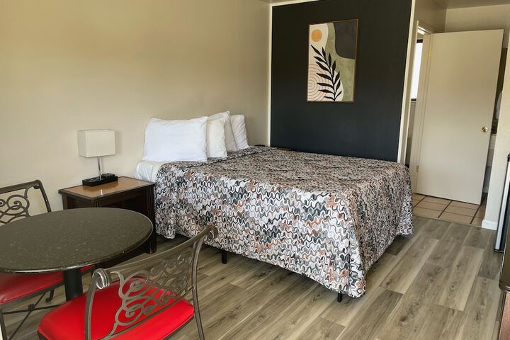 Room 9 of 12