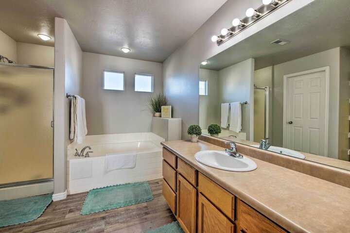 Mtn View Townhome w / Amenities 17 Mi to Snowbird!
