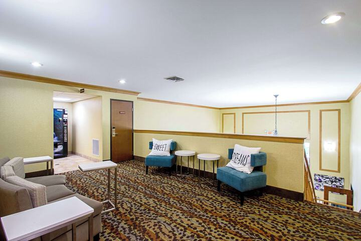 MainStay Suites Madison - Monona
