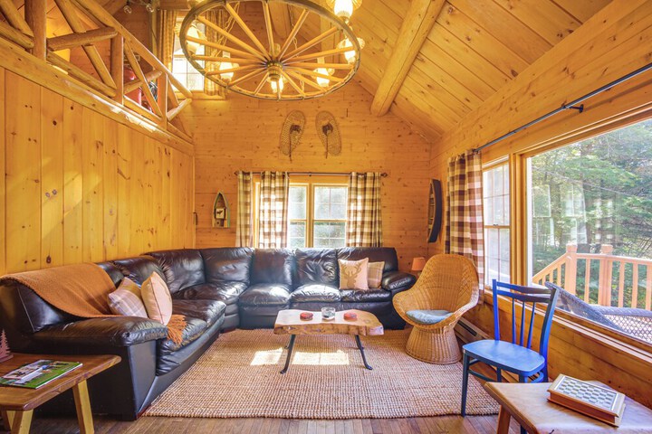 Andover Cabin Retreat w / Hot Tub & Fireplace!