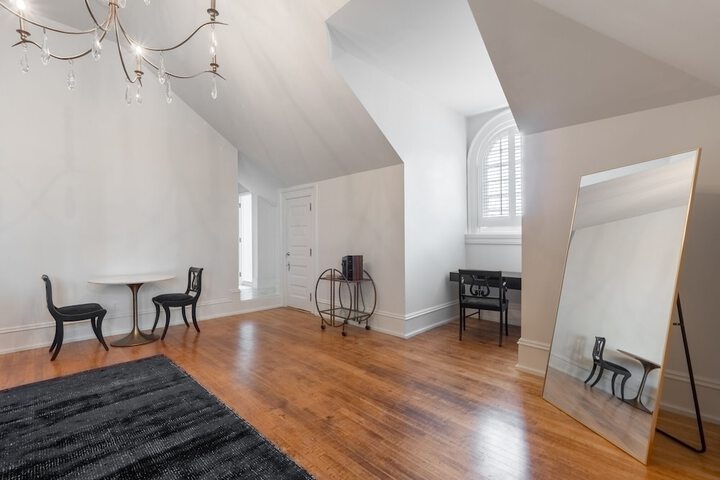 Room 10 of 38