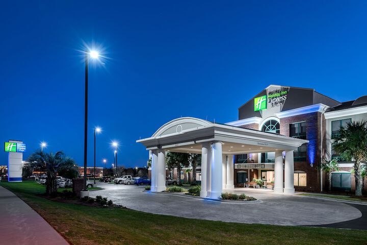 Holiday Inn Express & Suites Florence I-95 & I-20 Civic Center by IHG