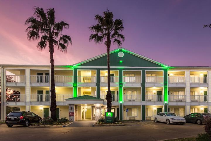 Hotel 6 of 24