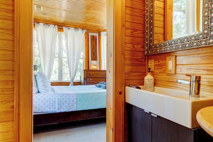 Beachside Boutique Inn – Folly Beach Rooms & Private Cottages