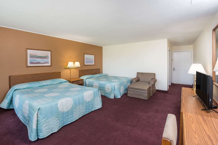 Room 4 of 16