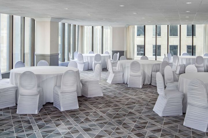 The Marquette Hotel Curio Collection by Hilton