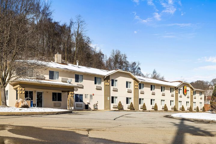 Super 8 by Wyndham Pittsburgh / Monroeville