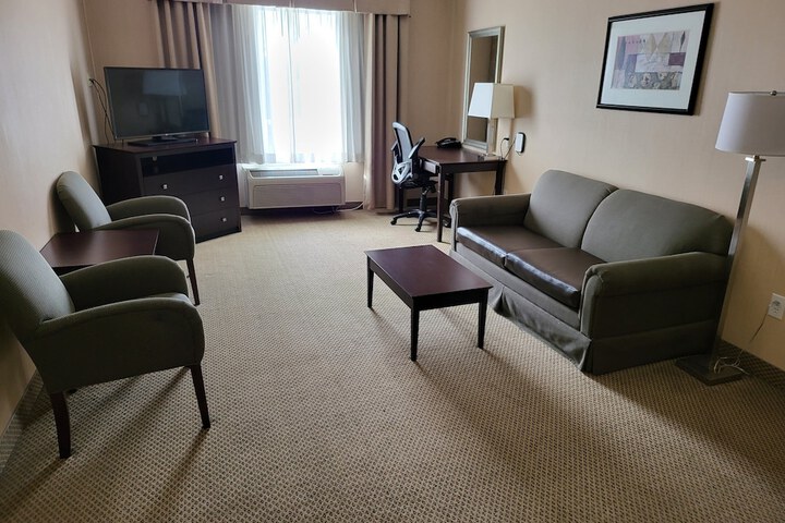 Holiday Inn Express Hotels and Suites Dayton North Tipp City by IHG